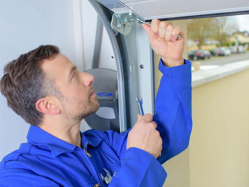 Experienced professionals Thomas Andrew, garage door installer Exeter East Devon.